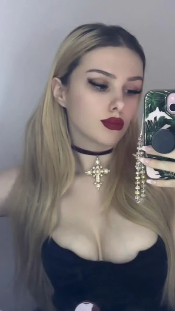 Blonde gf public flash image 2