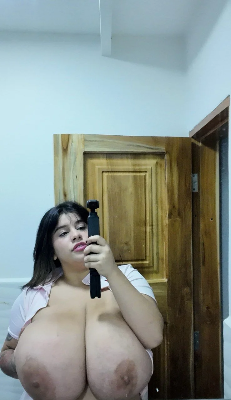 Danni with the lazy titty pics 🔥 image 7