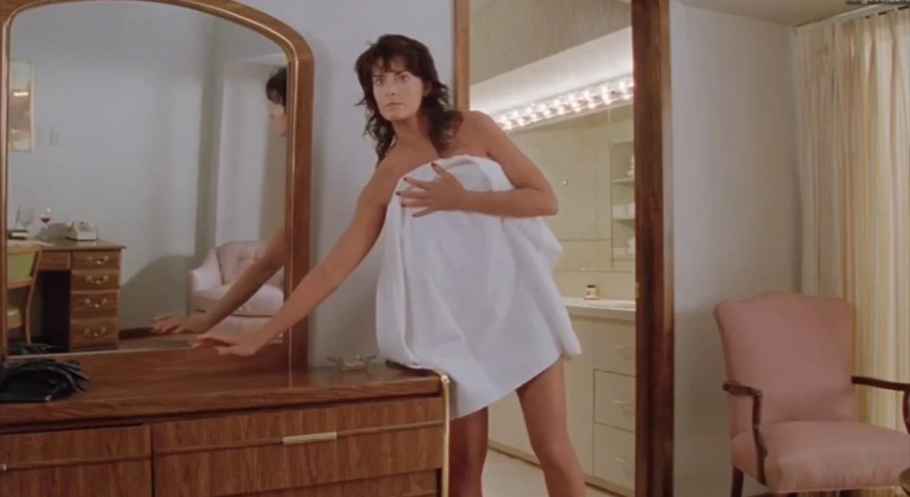 Joan Severance drops towel - See No Evil - Classic ENF image 3