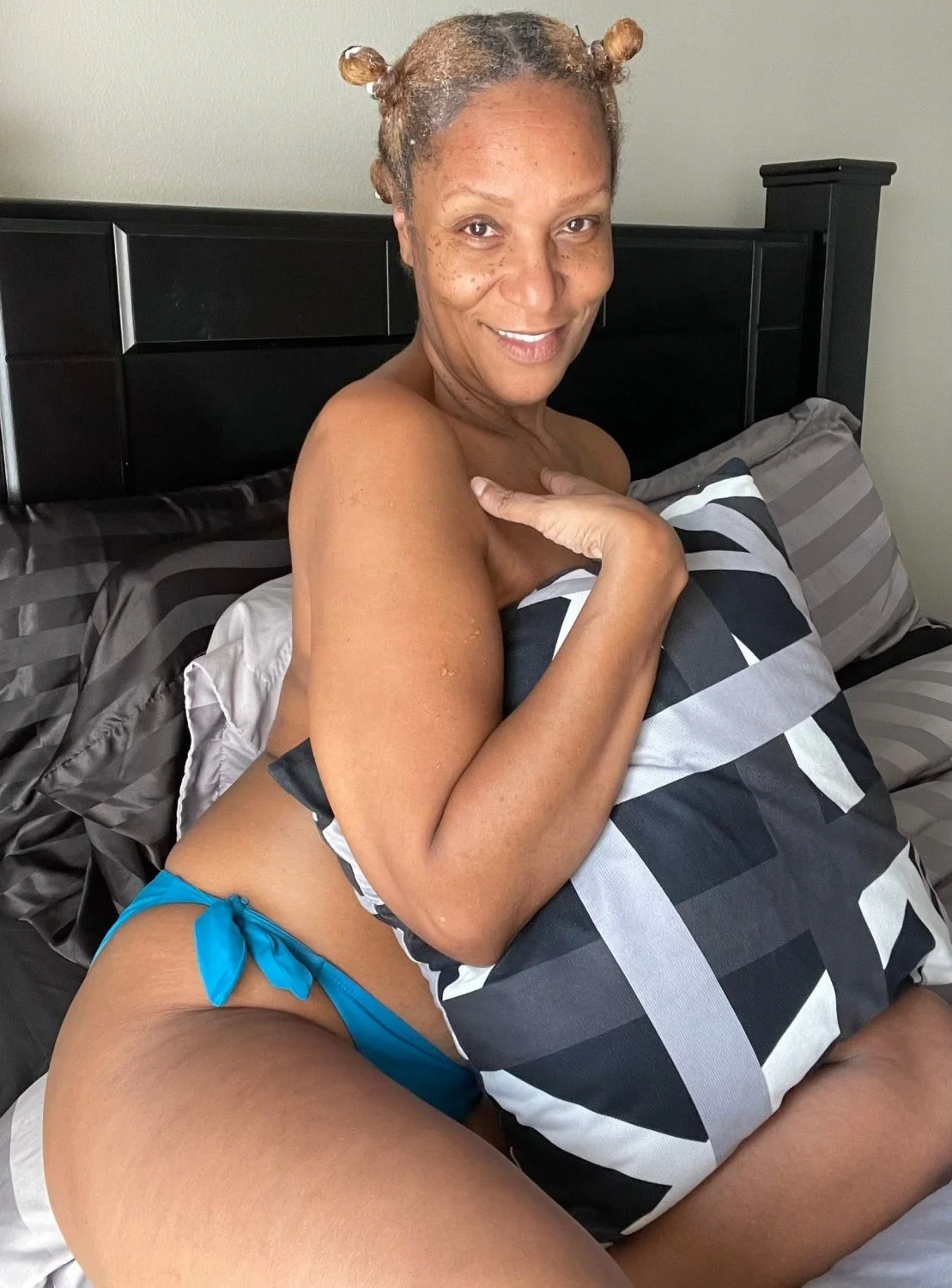 SANDRA MATURE HOTTIE image 6