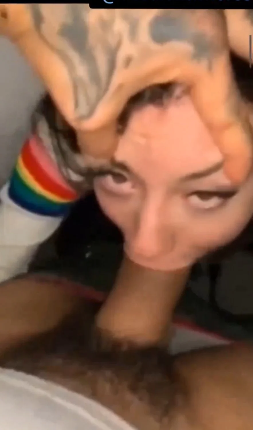 This hoe paying off her loan in public after hiding bro for so long image 2