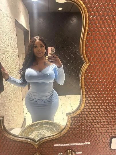 Gorgeous Ebony DamnSkyla image 3