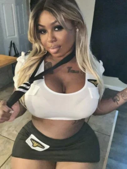 Gorgeous Ebony DamnSkyla image 4