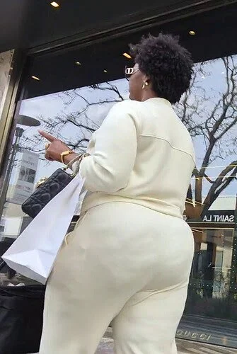 Monster booty walking down street (not oc) image 2
