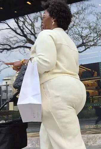 Monster booty walking down street (not oc) image 3