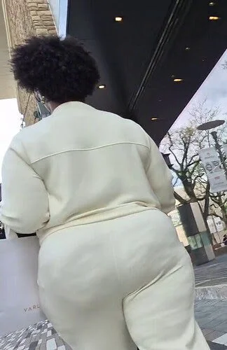 Monster booty walking down street (not oc) image 6