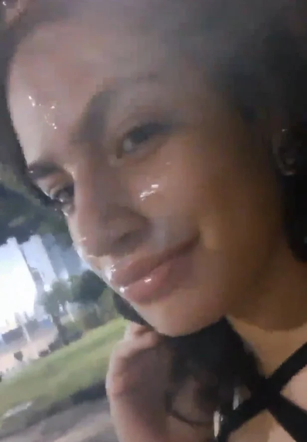Novinha leva gozada na cara em publico do amante!! vazou, vazada, vazados, amador, novinha, corno image 1