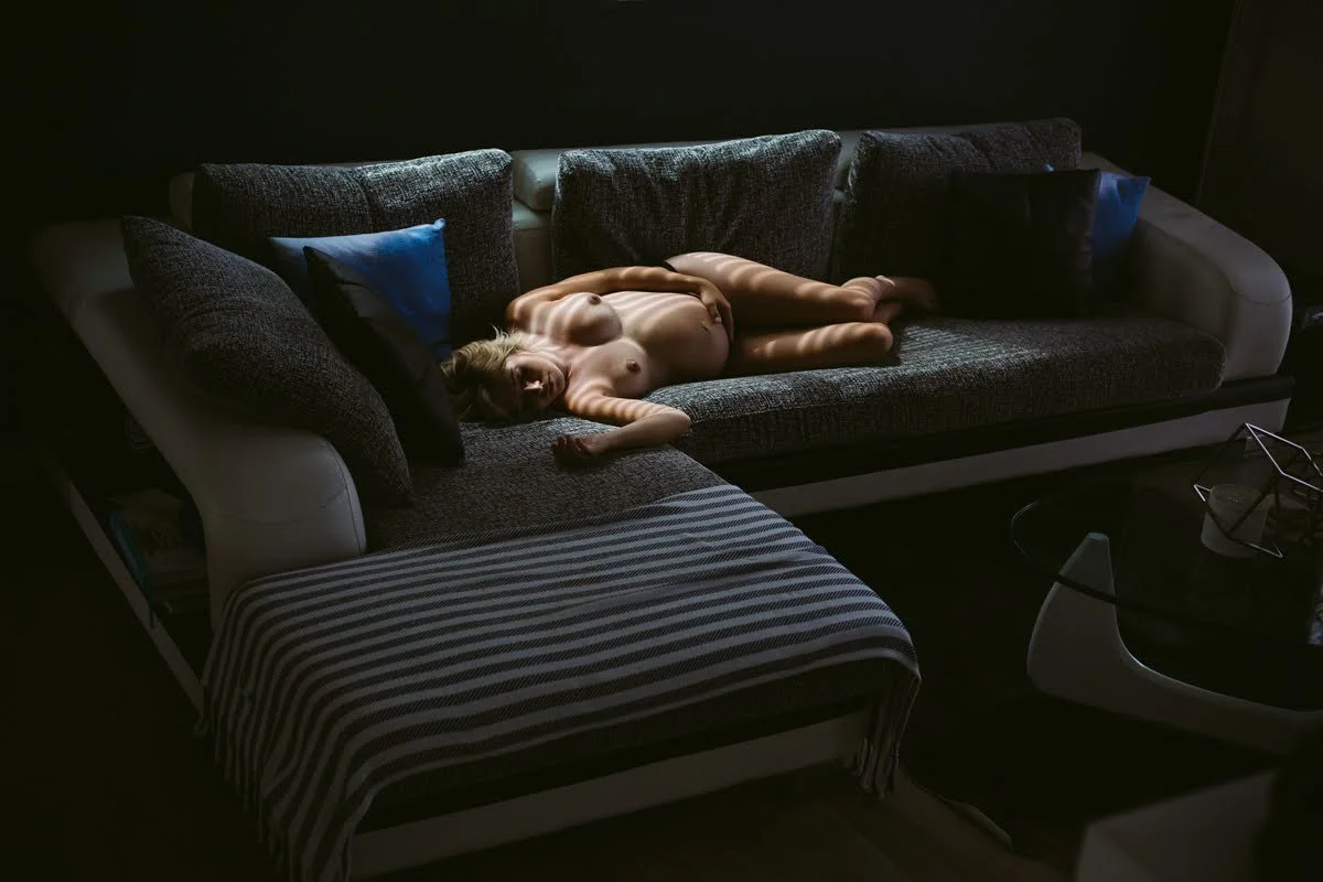 Liz's giant milkers pregnant boudoir main image