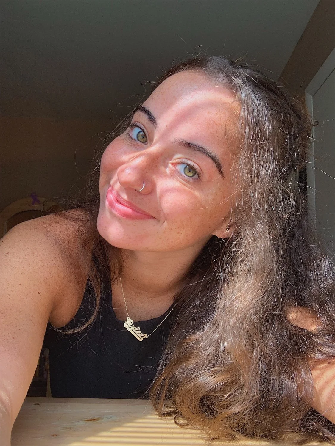 Green eyed slut can make my cock disappear main image