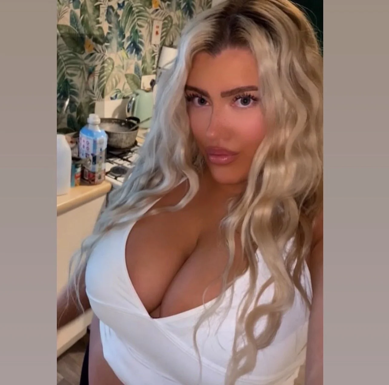 Customers request for sister Chloe to be exposed image 6