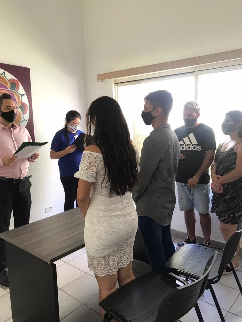 Casou nova, com certeza vai fazer o marido de corno. Ele tem uqe por essa putinha pra levar pica. image 3