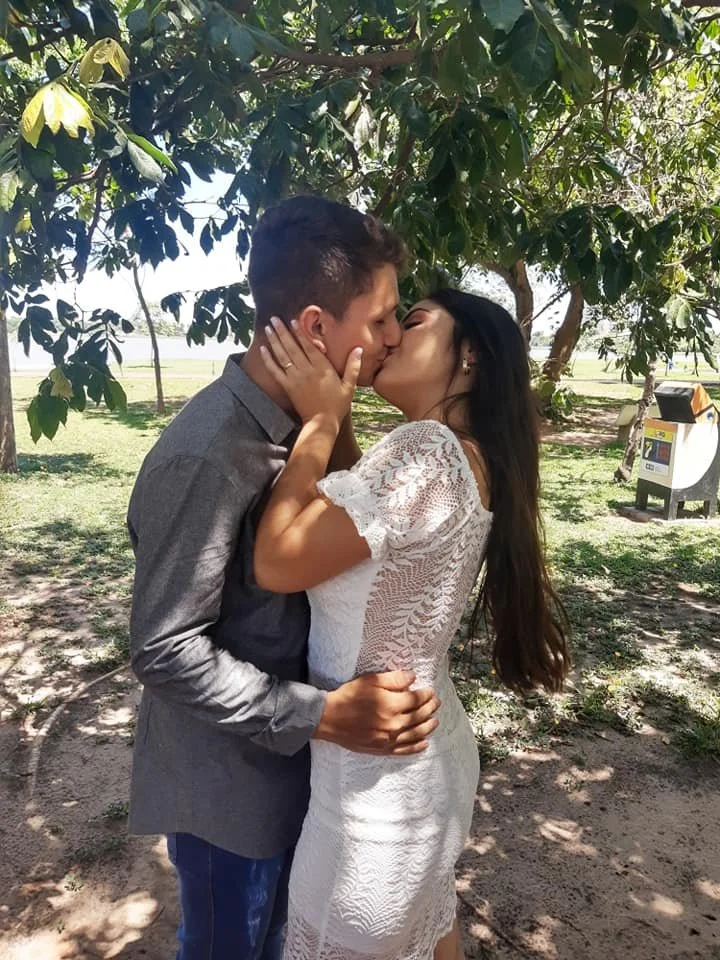 Casou nova, com certeza vai fazer o marido de corno. Ele tem uqe por essa putinha pra levar pica. image 7