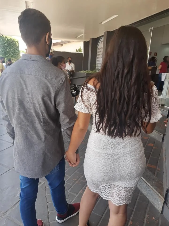 Casou nova, com certeza vai fazer o marido de corno. Ele tem uqe por essa putinha pra levar pica. image 9