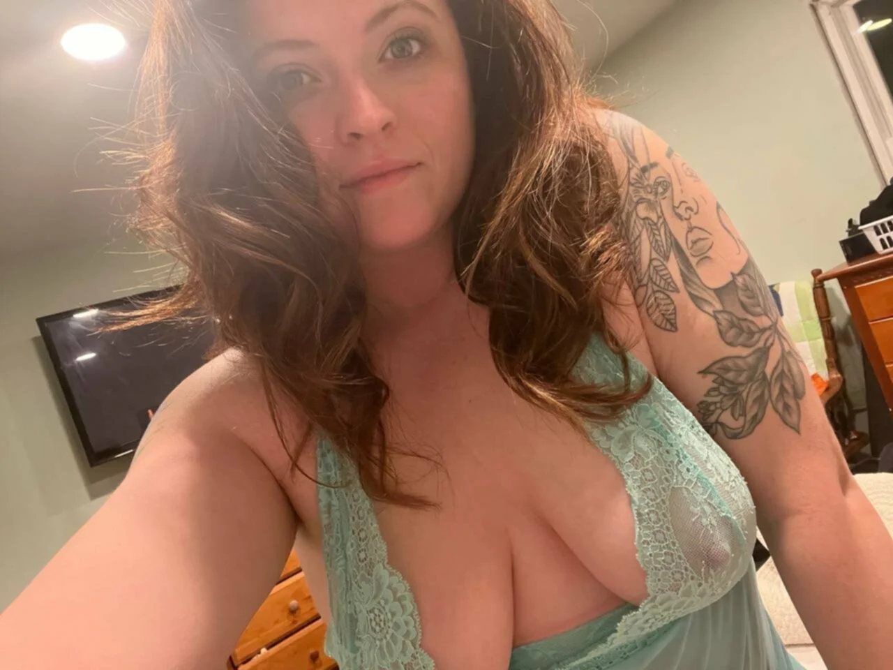 A hot wife image 3