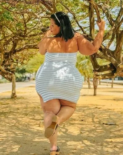 ThicK matur3 brAzil1aN bo0tY !! image 4