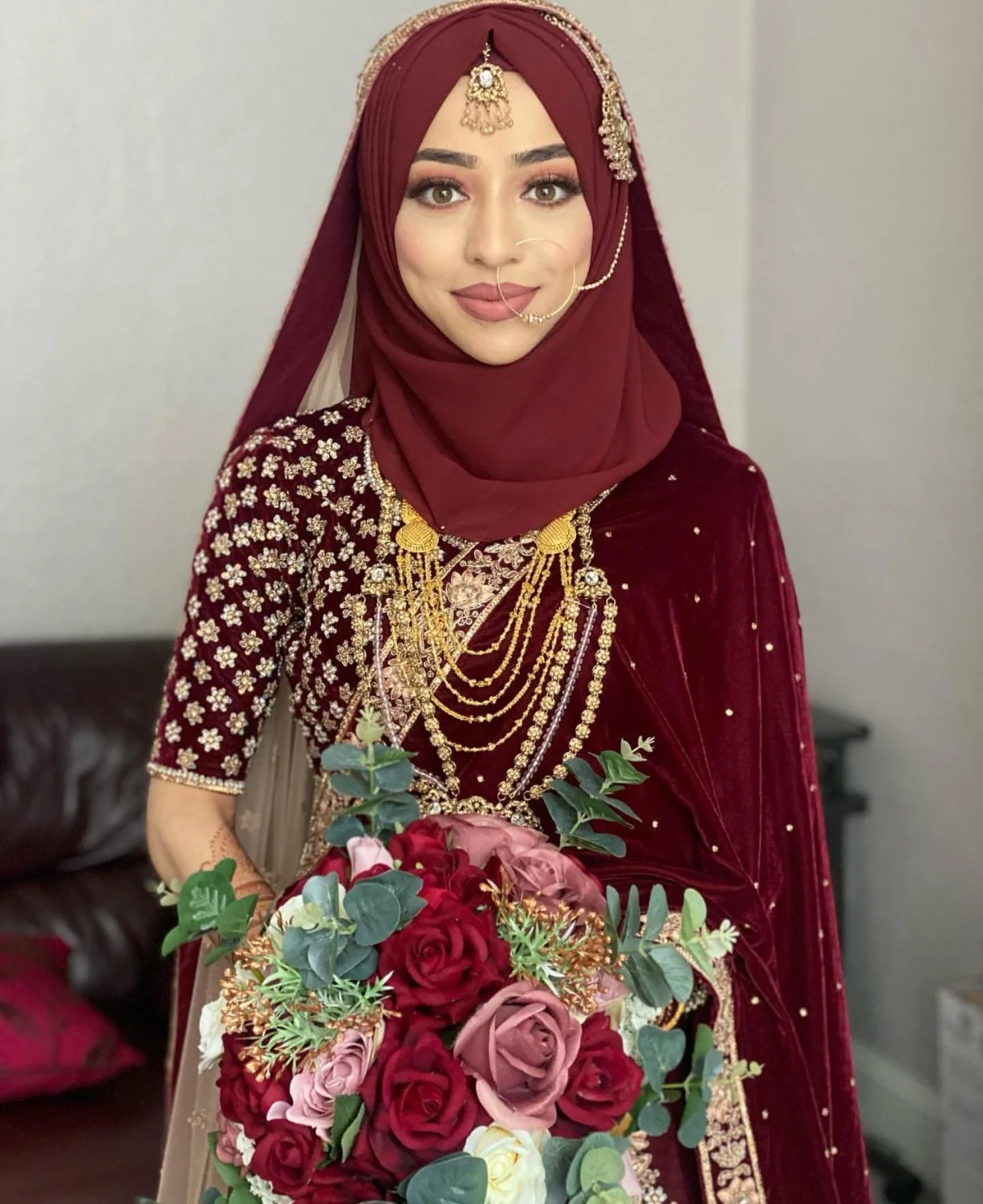 Indian paki hijabi bengali in a wedding outfit twerking main image