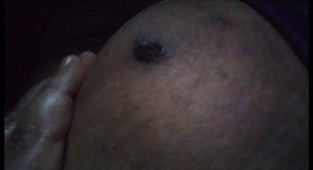 Mãe solteira exibindo os peitões image 7