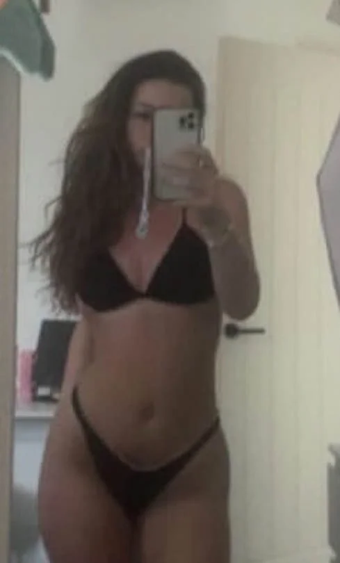 Amy - Hot GF exposed image 4