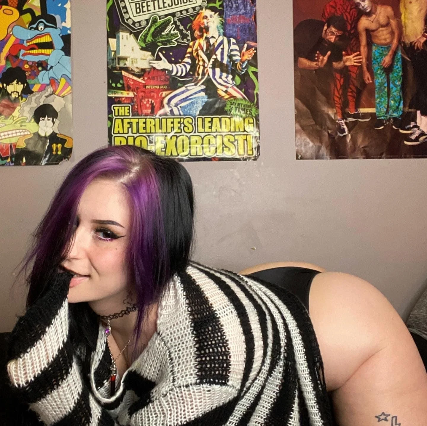 Should I post her nudes? image 7