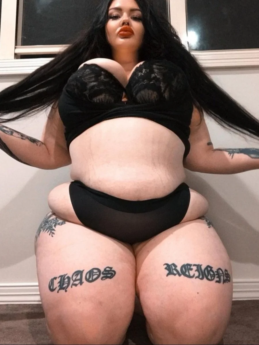 Goth > Thick Dominatrix image 2