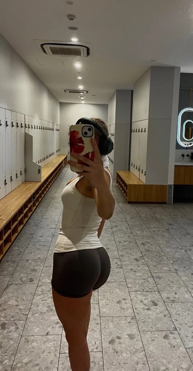 white poppy bitch loves to show her tight ass for BBC image 1