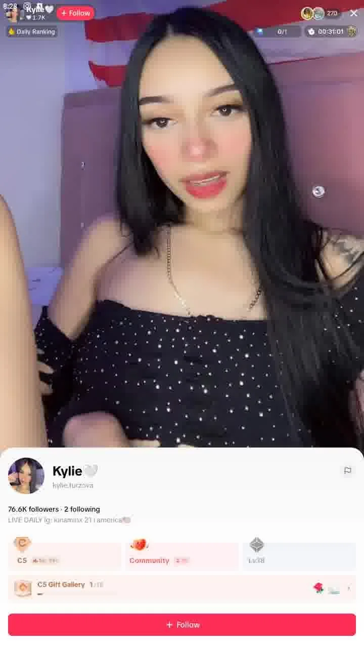 tiktok live playing herself image 3