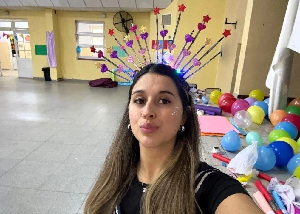 Maestra de primaria chupando verga main image
