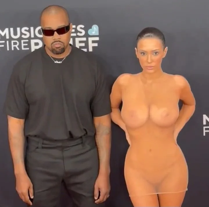 Cuck West exibindo a mulher no GRAMMYs image 2