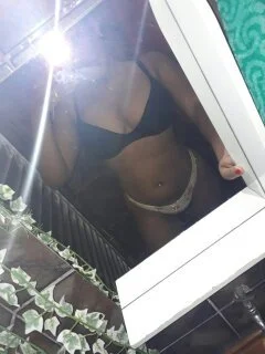 Preta bucetuda com celular perdido em belford roxo image 9
