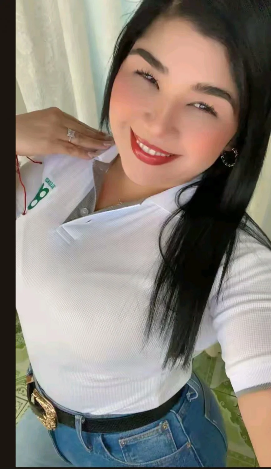 Madura culona enseñando Su conchita image 2
