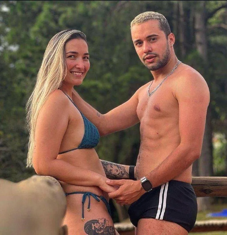 Novinha branquinha metendo forte image 2