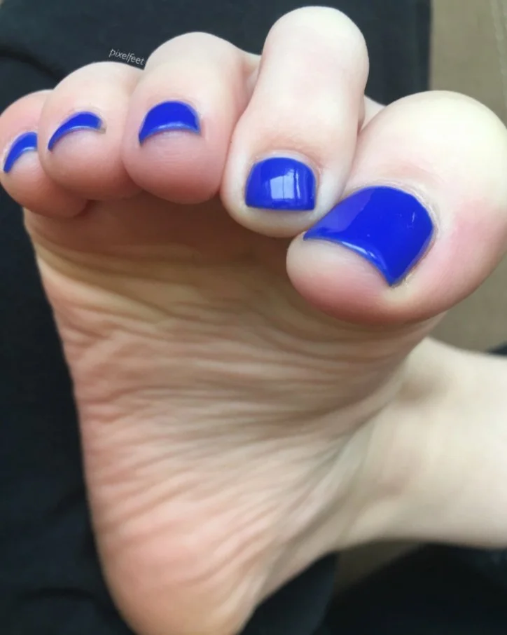 Your Crush Shows You Her Feet image 5