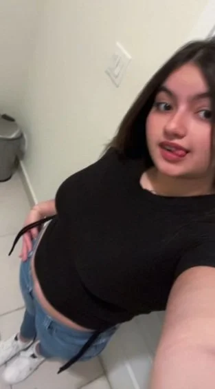 Mi amiga con cuerpo de putita image 2