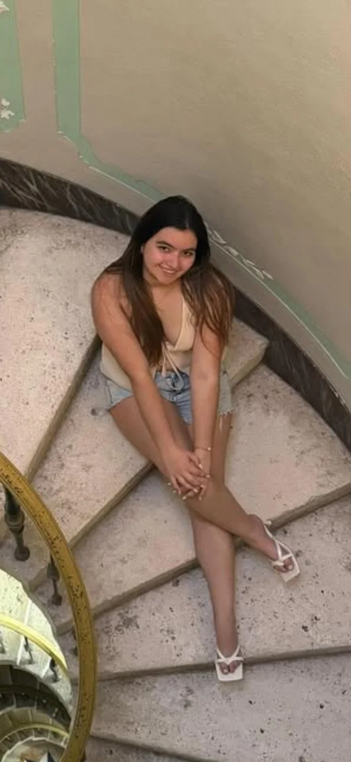 Mi amiga con cuerpo de putita image 9