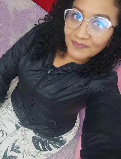 LES PRESENTO A OTRA DE MIS PUTAS AMIGAS MAS BIEN MI NOVIA TIENE UN BOLLO RIQUÍSIMO cover image