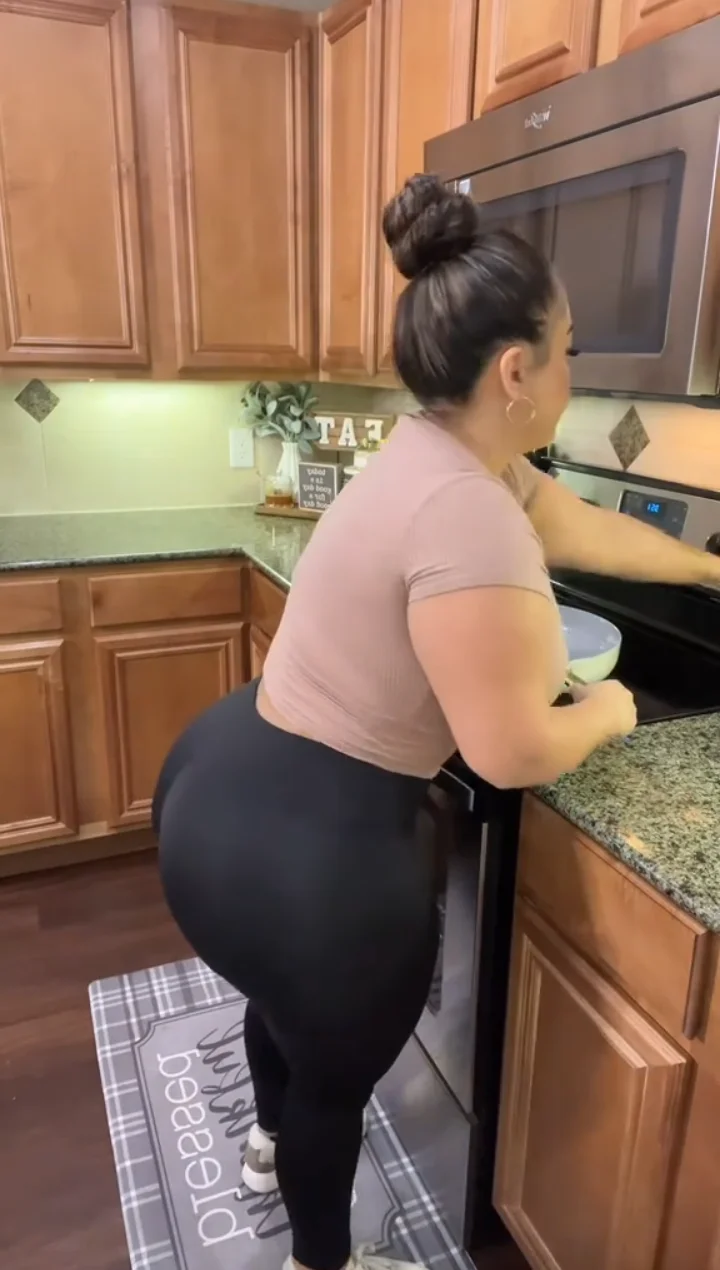Latina milf with monster bbl image 5