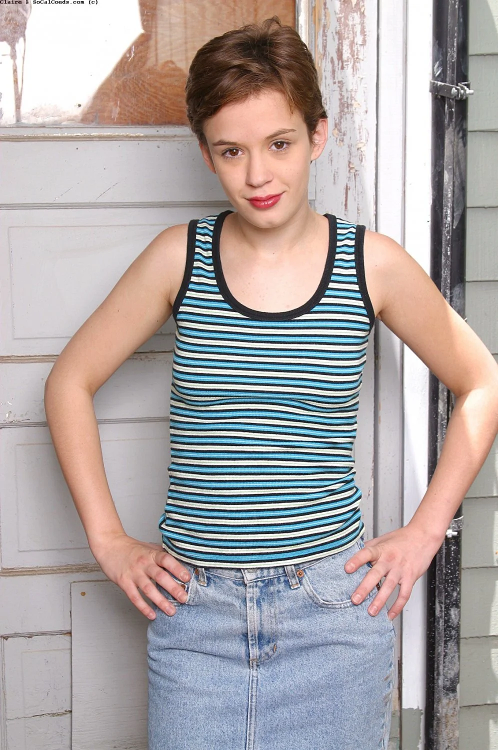 Lovely Claire is knocking on your back door Aus dem Web image 2