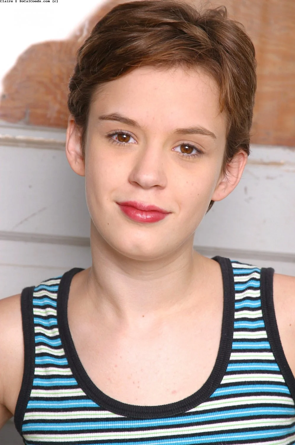 Lovely Claire is knocking on your back door Aus dem Web image 9