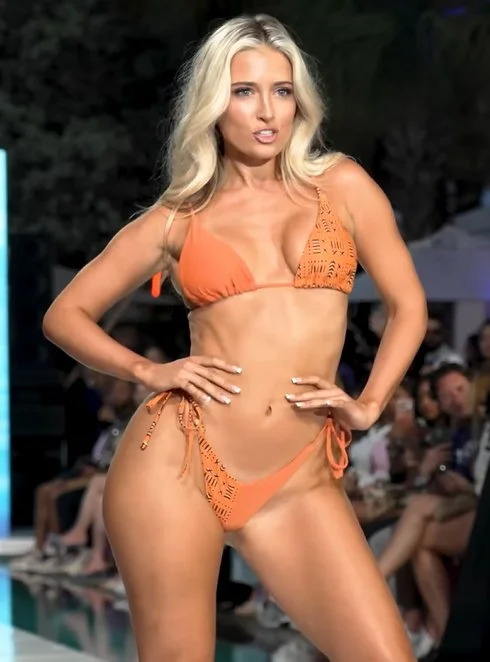 BIKINI MODEL GETS FUCKED main image