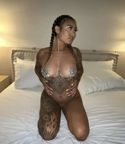 hawaii/oahu tatted sexy slut. all that i got of her image 3