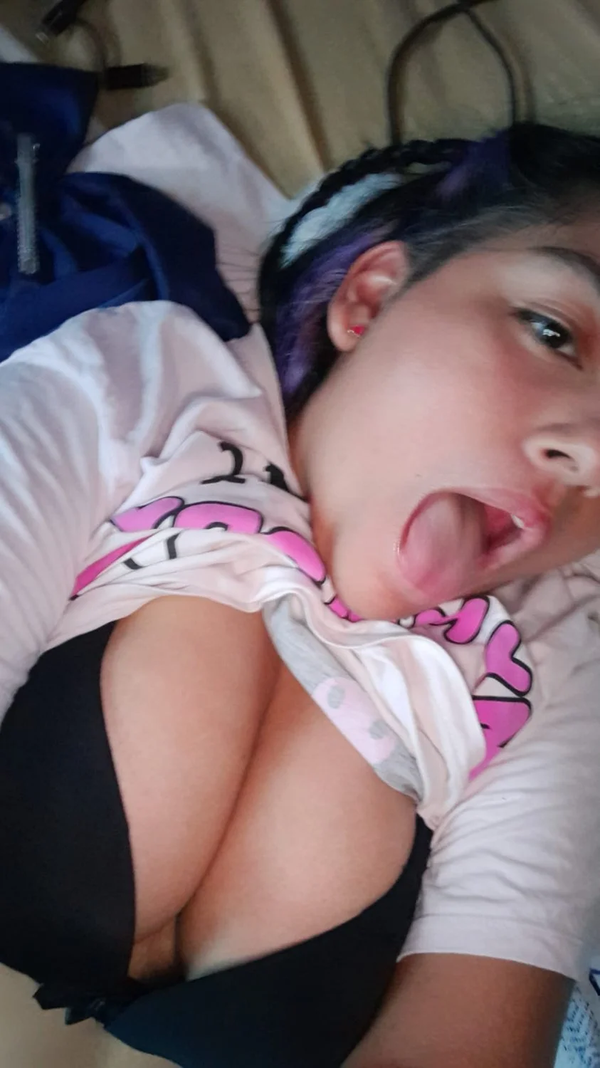 Gorda quemada por puta image 18