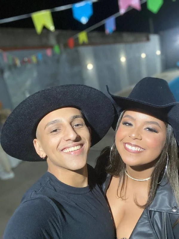 Novinha delicia caiu na net depois que o namorado vazou a safada main image