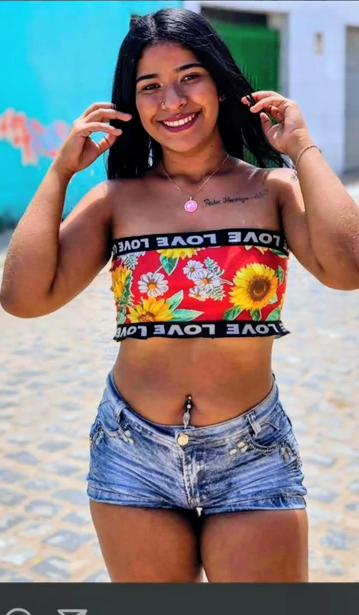 Putinha gostosa rabuda bucetuda lá do Instagram vagabunda carinha de q adora dar o cu e chupar rola main image