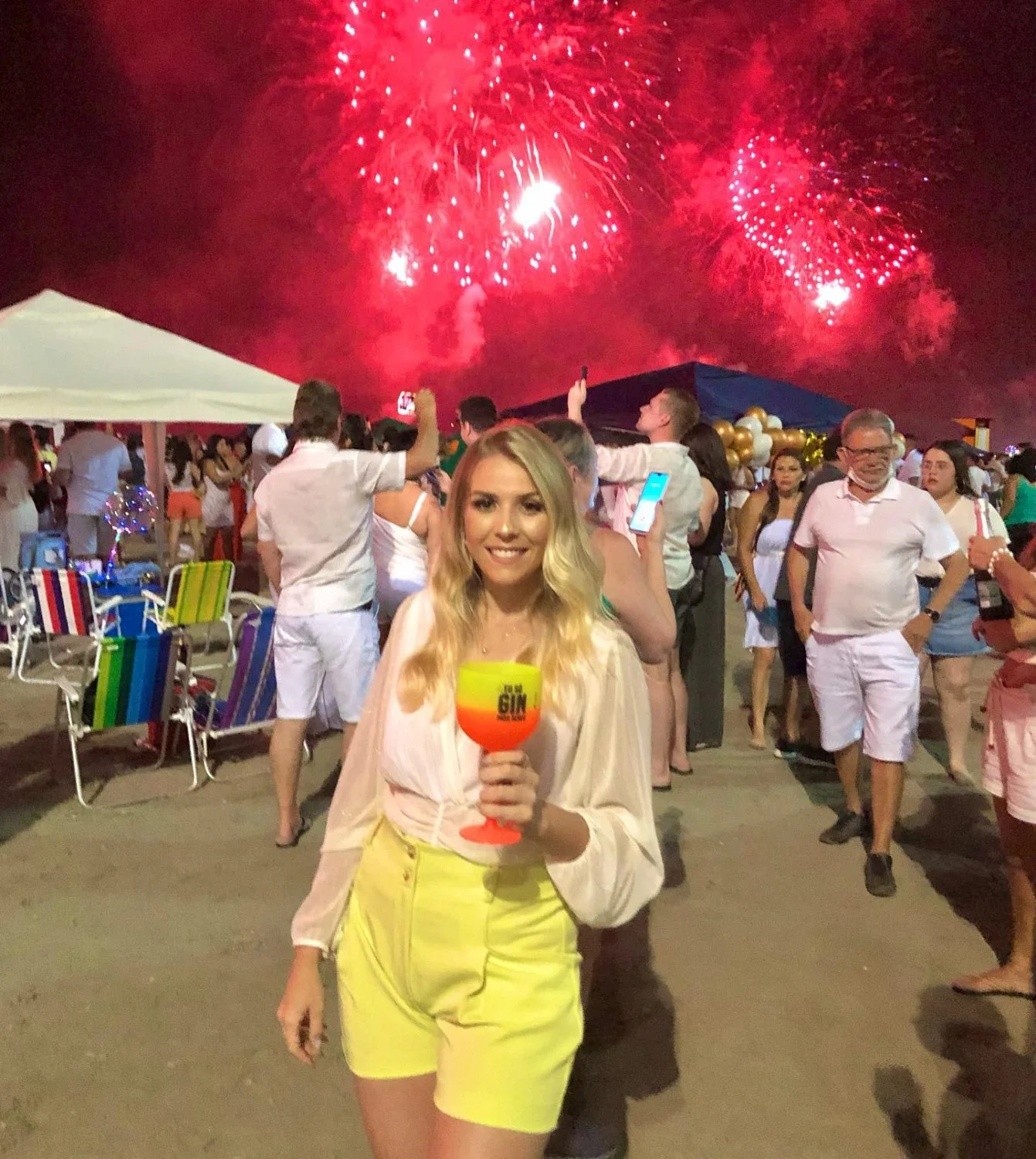 Loira Branquinha deliciosa parte 2. O que fariam com essa delicia? image 6