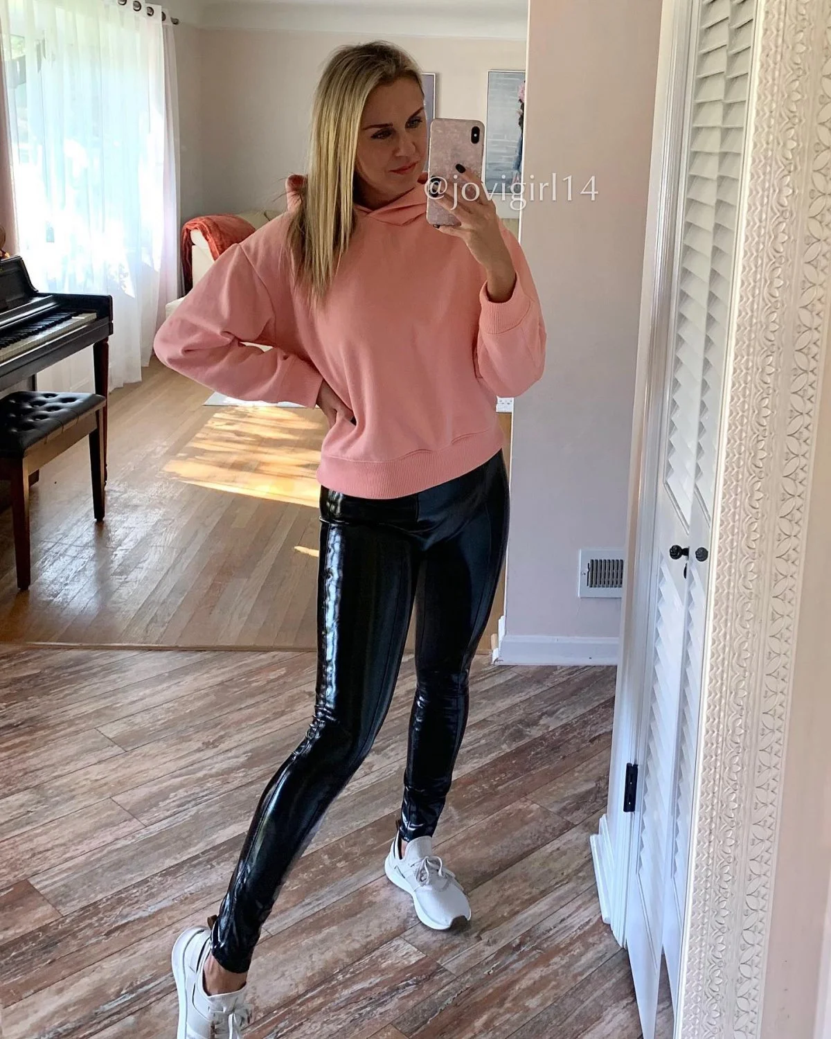 Milf in PVC image 5