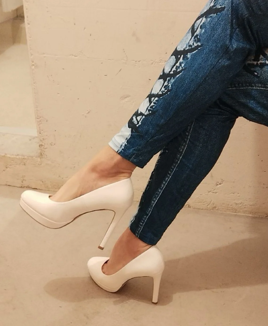Sexy white Pumps 👠 🦶🏻😛 image 3