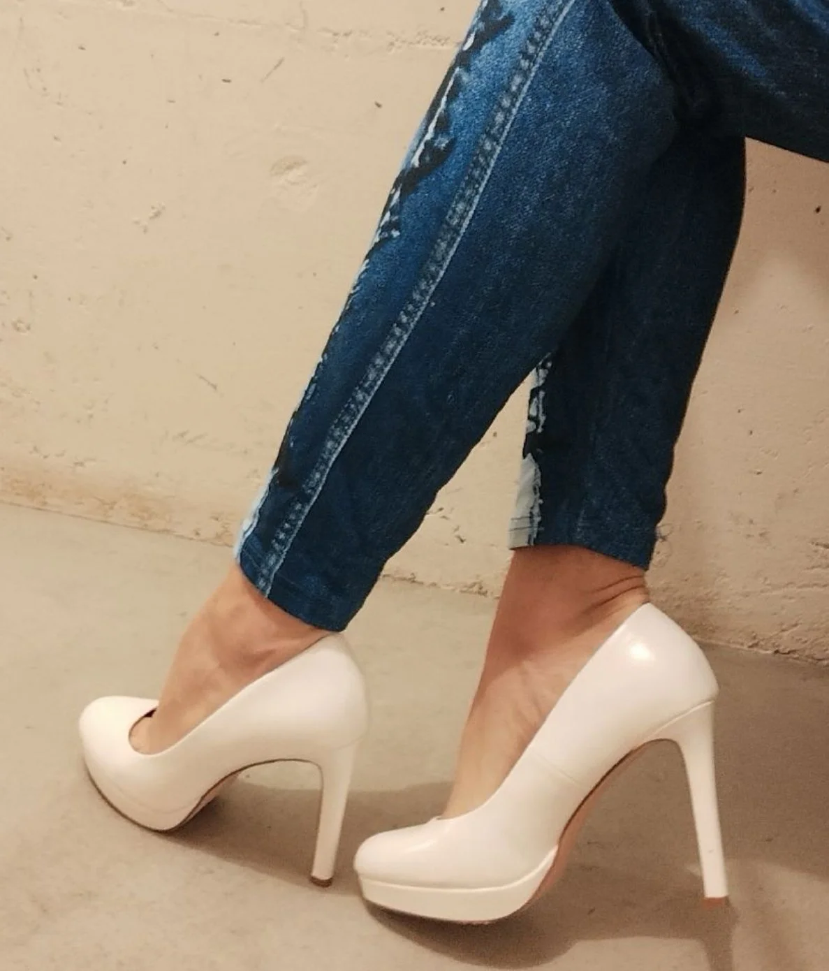 Sexy white Pumps 👠 🦶🏻😛 image 4