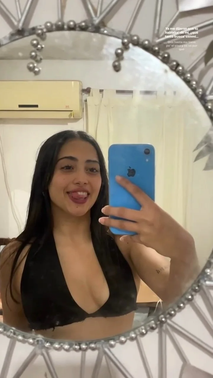 Abril cortes pendeja argentina moviendo el culo en live image 2