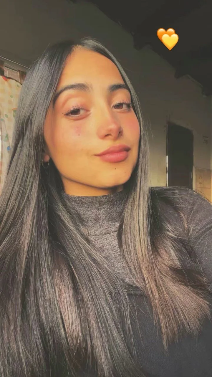 Abril cortes pendeja argentina moviendo el culo en live image 7