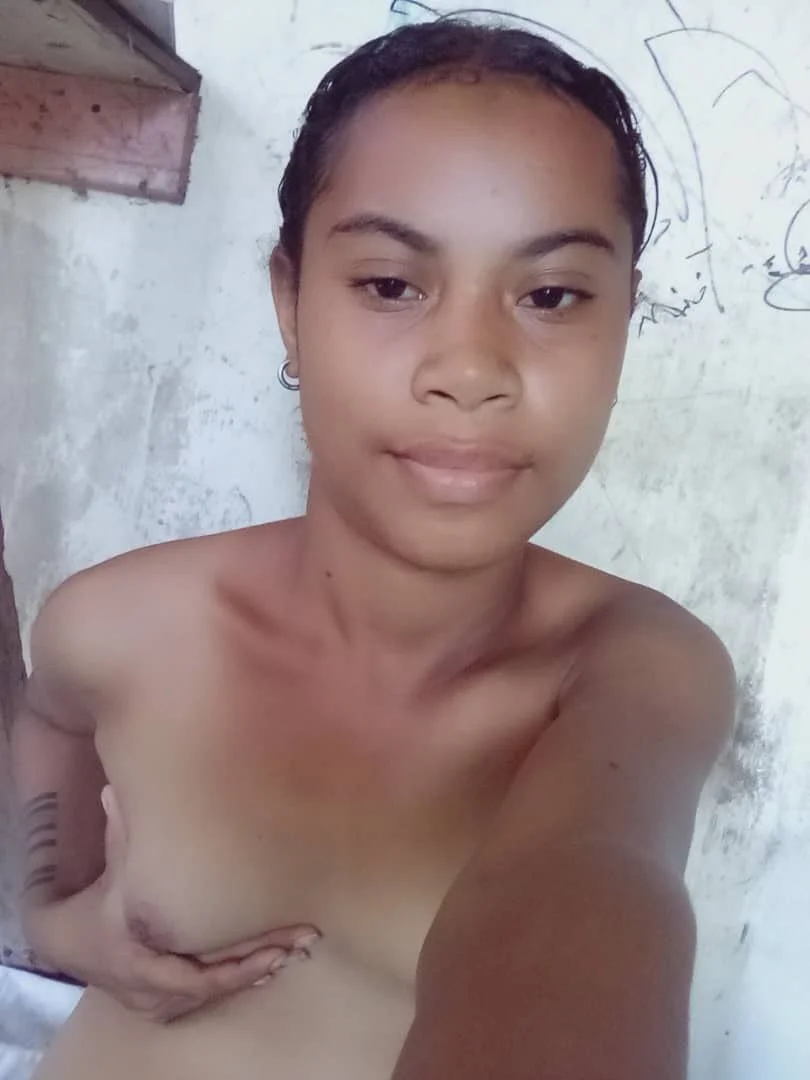 PNG Central teen pussies image 5